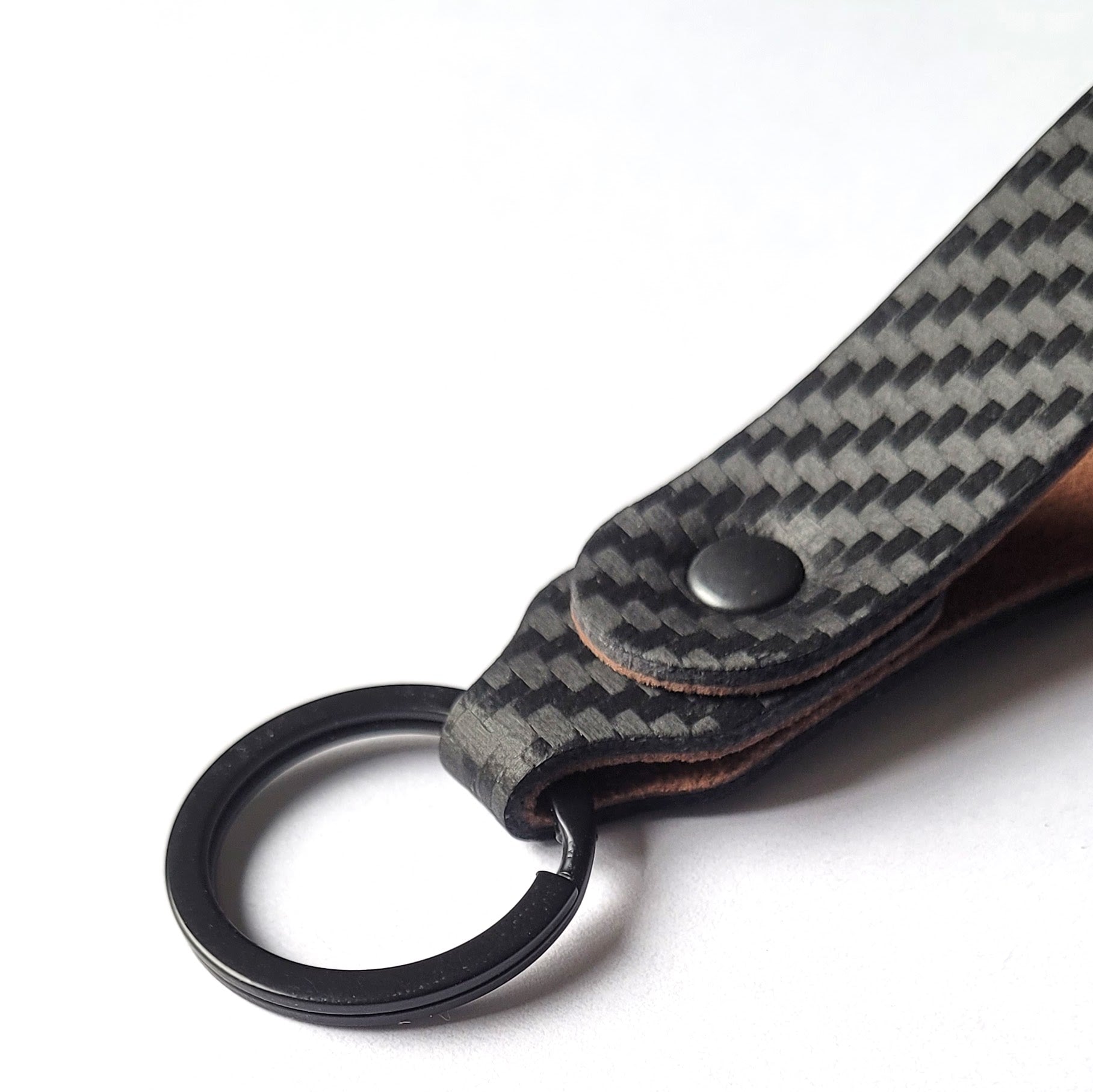 Cupra Terramar Schlüsselanhänger aus Carbon Leder und Alcantara